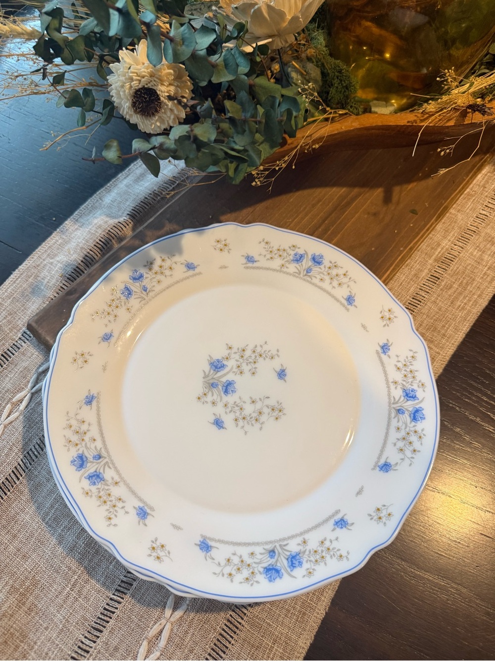 4 Arc Arcopal France VERONICA Blue Flower Scalloped Dinner Plates 10.25” Vintage